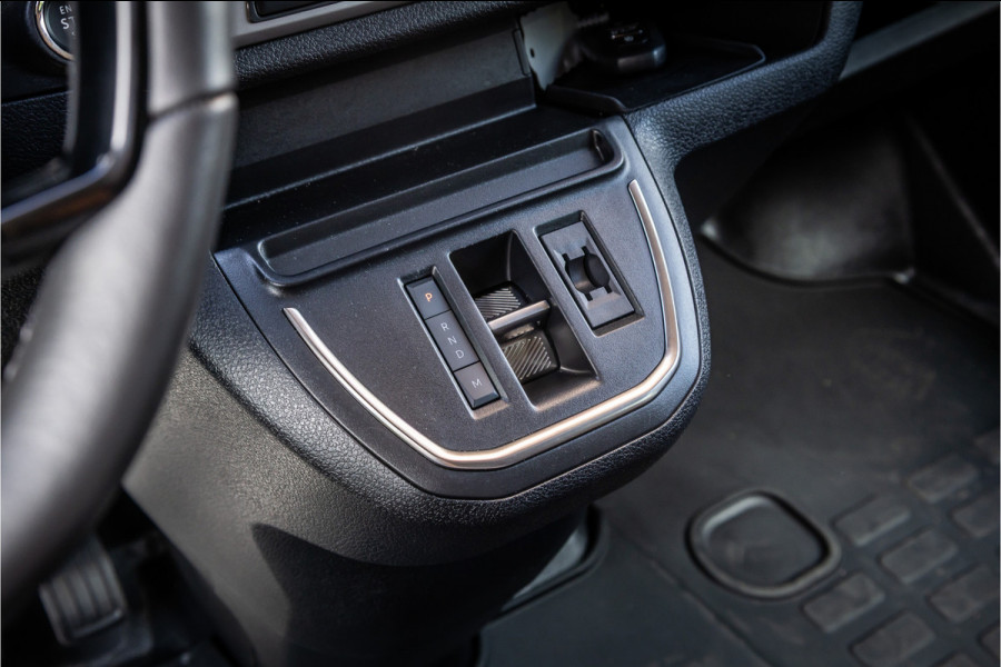 Peugeot Expert 2.0 BlueHDi L3 DC | Navigatie | CarPlay | Camera | L+R Schuifdeur | LED Koplampen | Afneembare trekhaak | Dodehoek detector | Cruise control | DAB | BPM Vrij | Fabrieksgarantie