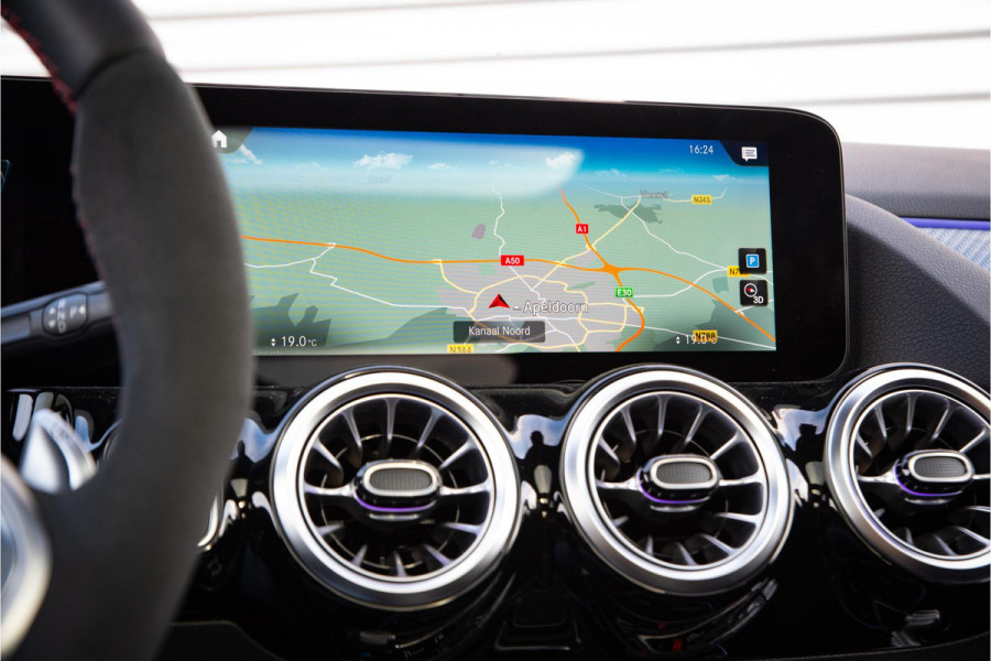 Mercedes-Benz GLA AMG 45 S 4MATIC+ Mercedes-Benz GLA 45 S AMG 4MATIC+ Panodak Schaalstoelen Burmester Ambient Widescreen 360 Camera