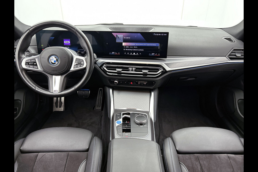 BMW i4 EDrive35 70 kWh M-sportpakket (1e Eig, Dealer OnderH, Navi Pro, Camera, Carplay, Addapt Cruise, StoelV, PDC V+A, Etc)