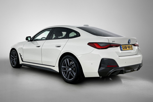 BMW i4 EDrive35 70 kWh M-sportpakket (1e Eig, Dealer OnderH, Navi Pro, Camera, Carplay, Addapt Cruise, StoelV, PDC V+A, Etc)