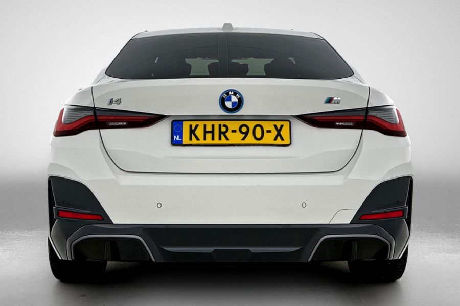 BMW i4 EDrive35 70 kWh M-sportpakket (1e Eig, Dealer OnderH, Navi Pro, Camera, Carplay, Addapt Cruise, StoelV, PDC V+A, Etc)