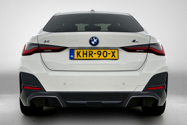 BMW i4 EDrive35 70 kWh M-sportpakket (1e Eig, Dealer OnderH, Navi Pro, Camera, Carplay, Addapt Cruise, StoelV, PDC V+A, Etc)