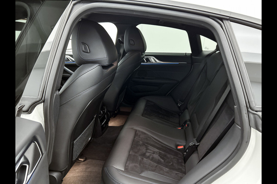 BMW i4 EDrive35 70 kWh M-sportpakket (1e Eig, Dealer OnderH, Navi Pro, Camera, Carplay, Addapt Cruise, StoelV, PDC V+A, Etc)