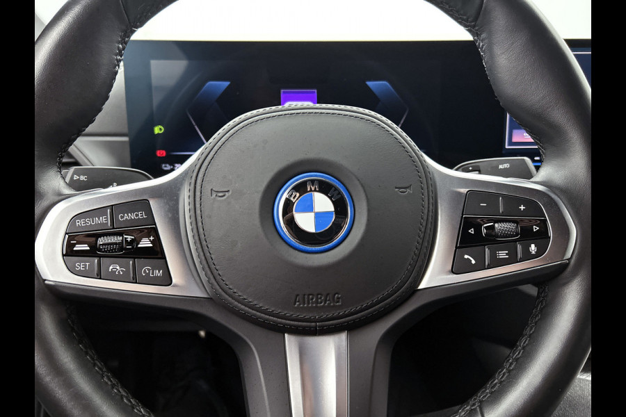 BMW i4 EDrive35 70 kWh M-sportpakket (1e Eig, Dealer OnderH, Navi Pro, Camera, Carplay, Addapt Cruise, StoelV, PDC V+A, Etc)