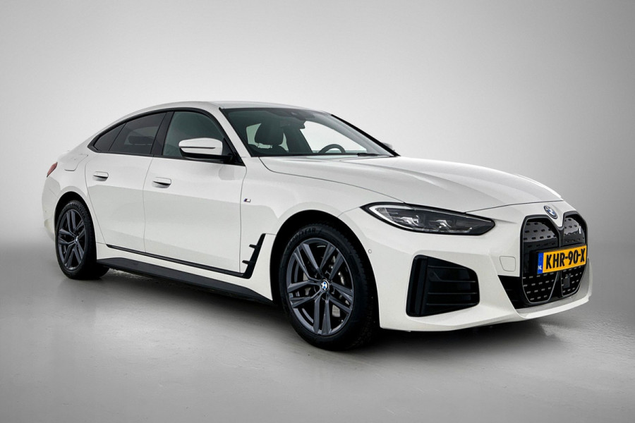 BMW i4 EDrive35 70 kWh M-sportpakket (1e Eig, Dealer OnderH, Navi Pro, Camera, Carplay, Addapt Cruise, StoelV, PDC V+A, Etc)
