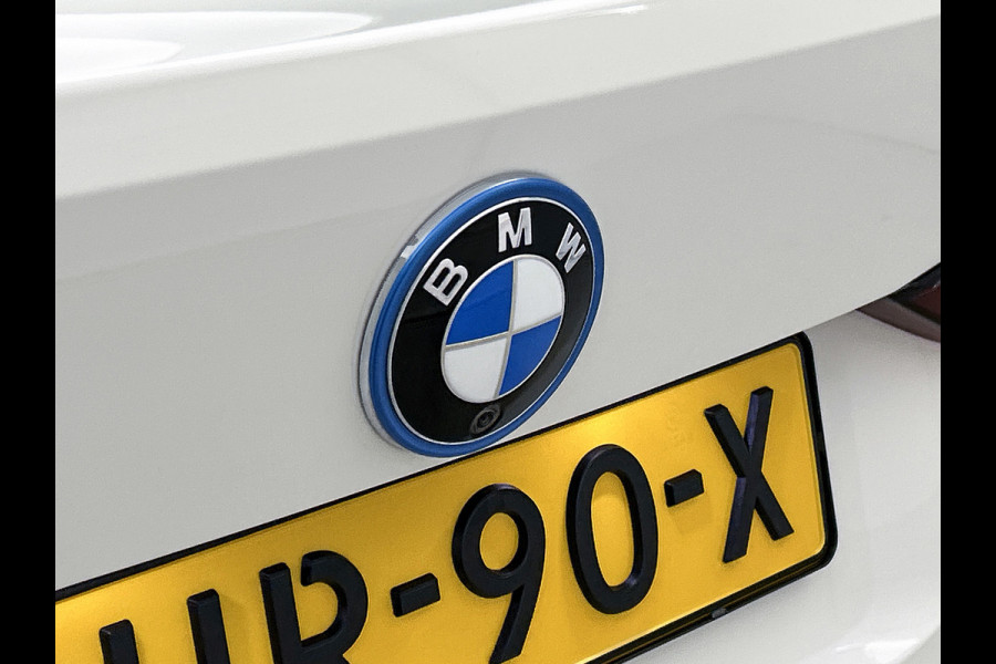 BMW i4 EDrive35 70 kWh M-sportpakket (1e Eig, Dealer OnderH, Navi Pro, Camera, Carplay, Addapt Cruise, StoelV, PDC V+A, Etc)