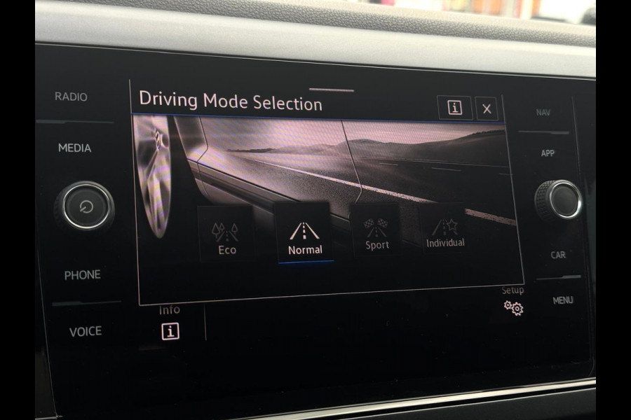 Volkswagen Taigo 1.0 TSI R-Line Business DSG-7 | Panorama | Camera | Parksensor | Adaptive Cruise Conrol | LED | Carplay