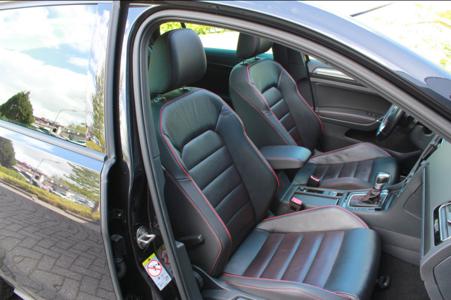 Volkswagen Golf 2.0 TSI GTI Performance