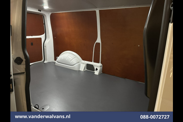 Volkswagen Transporter 2.0 TDI L2H1 Euro6 Airco | Navigatie | Apple Carplay | Android Auto | Trekhaak Cruisecontrol, Parkeersensoren