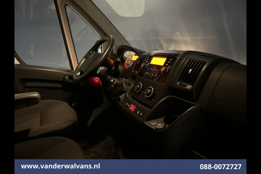 Peugeot Boxer 2.2 BlueHDi 141pk Bakwagen 436cm Lang Laadklep Euro6 Airco | 1055kg laadvermogen | Cruisecontrol Bijrijdersbank.