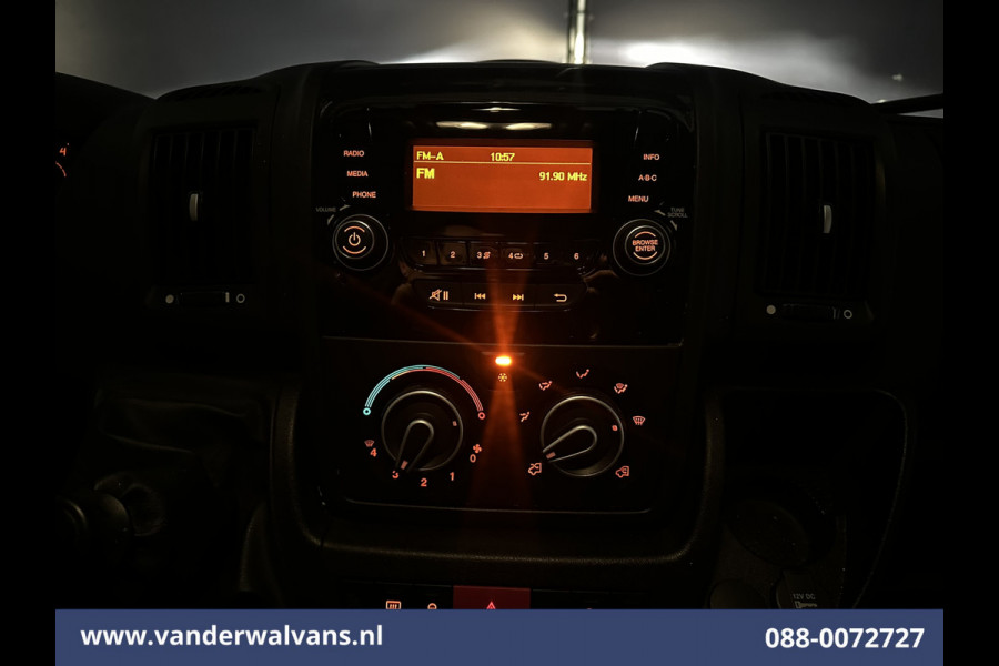 Peugeot Boxer 2.2 BlueHDi 141pk Bakwagen 436cm Lang Laadklep Euro6 Airco | 1055kg laadvermogen | Cruisecontrol Bijrijdersbank.