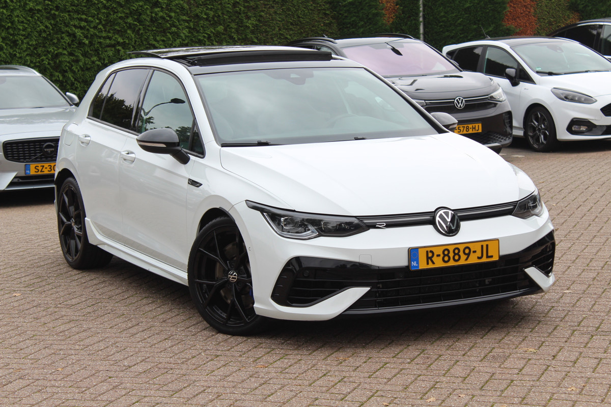 Volkswagen Golf 2.0 TSI R 4Motion / Panoramadak / Camera / Sportuitlaat / 19'' / Matrix LED / Keyless / CarPlay / Stoelverwarming / Dodehoek / DAB / ACC