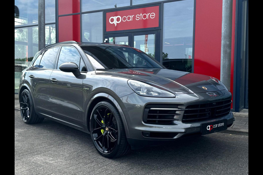 Porsche Cayenne 3.0 E-Hybrid | Panorama | Luchtvering | Bose | Dodehoek sensor | Stoel ventilatie | Sport Chrono