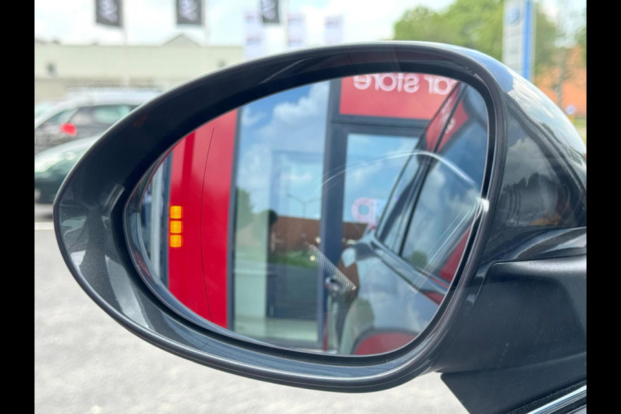 Porsche Cayenne 3.0 E-Hybrid | Panorama | Luchtvering | Bose | Dodehoek sensor | Stoel ventilatie | Sport Chrono