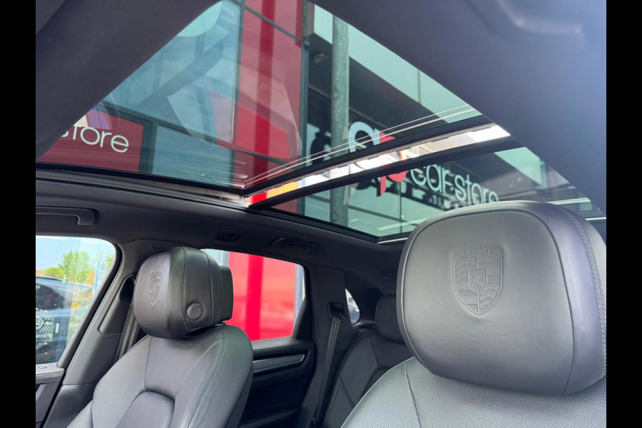Porsche Cayenne 3.0 E-Hybrid | Panorama | Luchtvering | Bose | Dodehoek sensor | Stoel ventilatie | Sport Chrono