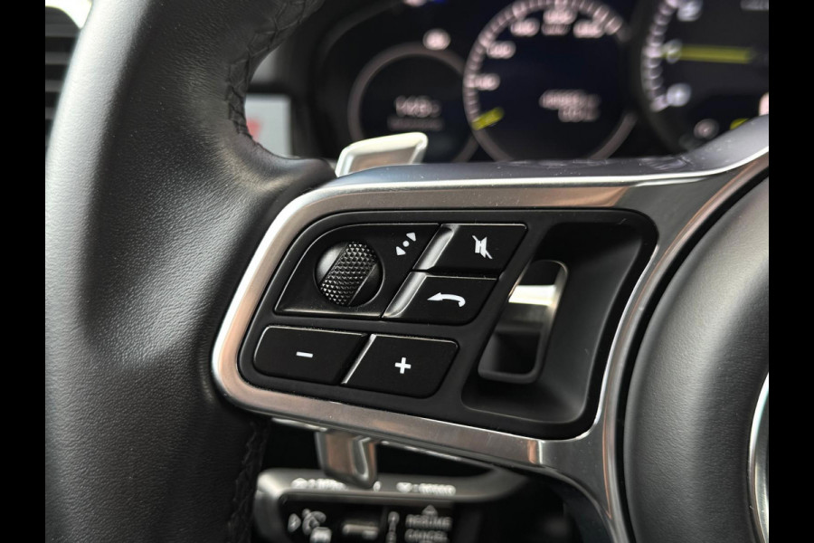 Porsche Cayenne 3.0 E-Hybrid | Panorama | Luchtvering | Bose | Dodehoek sensor | Stoel ventilatie | Sport Chrono