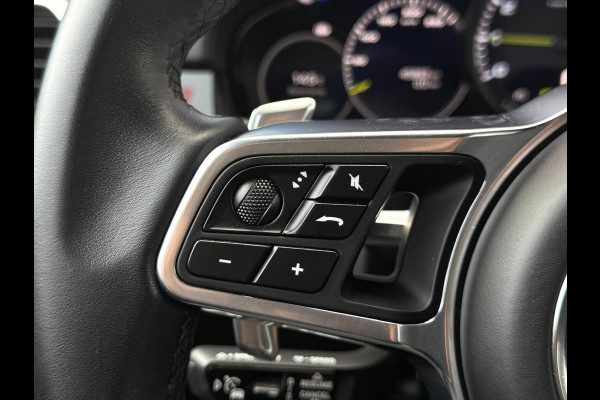 Porsche Cayenne 3.0 E-Hybrid | Panorama | Luchtvering | Bose | Dodehoek sensor | Stoel ventilatie | Sport Chrono