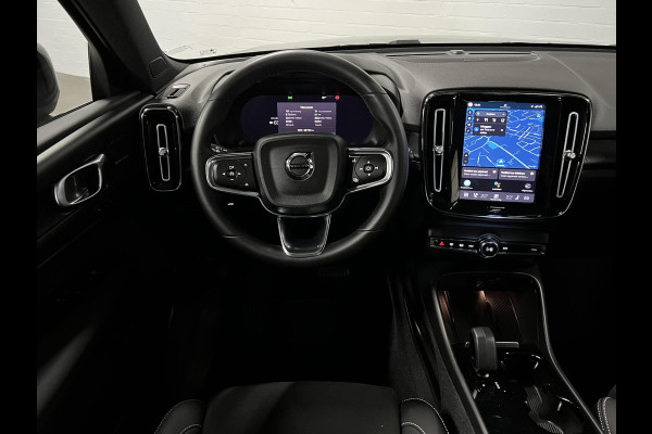 Volvo XC40 Ultimate Dark Open dak | Adapt. cruise | 360 camera | Stuur-/stoelverwarming | Harman/Kardon | Memory | Carplay