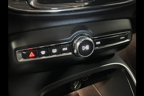 Volvo XC40 Ultimate Dark Open dak | Adapt. cruise | 360 camera | Stuur-/stoelverwarming | Harman/Kardon | Memory | Carplay