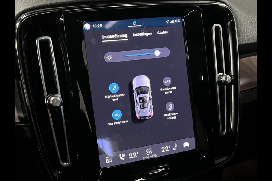 Volvo XC40 Ultimate Dark Open dak | Adapt. cruise | 360 camera | Stuur-/stoelverwarming | Harman/Kardon | Memory | Carplay