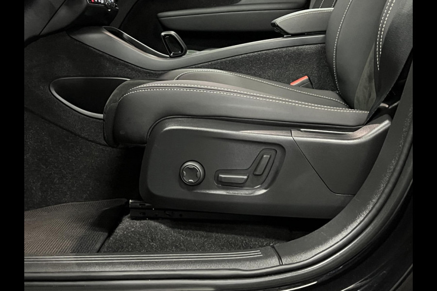 Volvo XC40 Ultimate Dark Open dak | Adapt. cruise | 360 camera | Stuur-/stoelverwarming | Harman/Kardon | Memory | Carplay