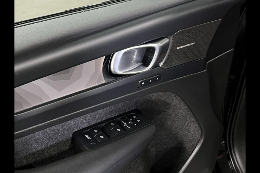 Volvo XC40 Ultimate Dark Open dak | Adapt. cruise | 360 camera | Stuur-/stoelverwarming | Harman/Kardon | Memory | Carplay