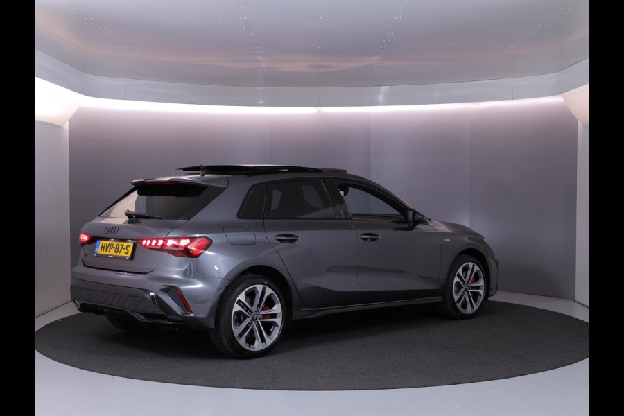 Audi A3 Sportback 45 TFSI e S edition Competition 272 pk S-tronic | Verlengde garantie | Navigatie | Panoramadak | Parkeersensoren (Park assist) | Achteruitrijcamera | S-Line |