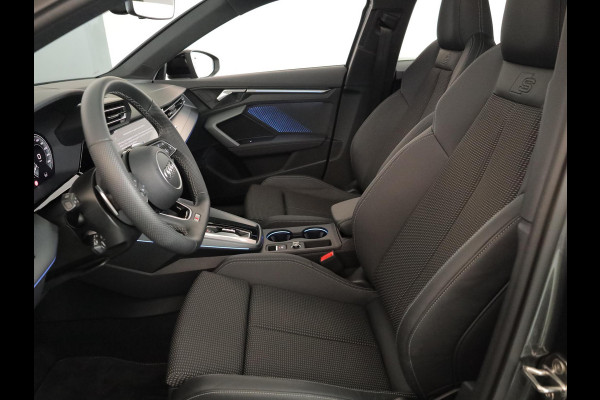 Audi A3 Sportback 45 TFSI e S edition Competition 272 pk S-tronic | Verlengde garantie | Navigatie | Panoramadak | Parkeersensoren (Park assist) | Achteruitrijcamera | S-Line |