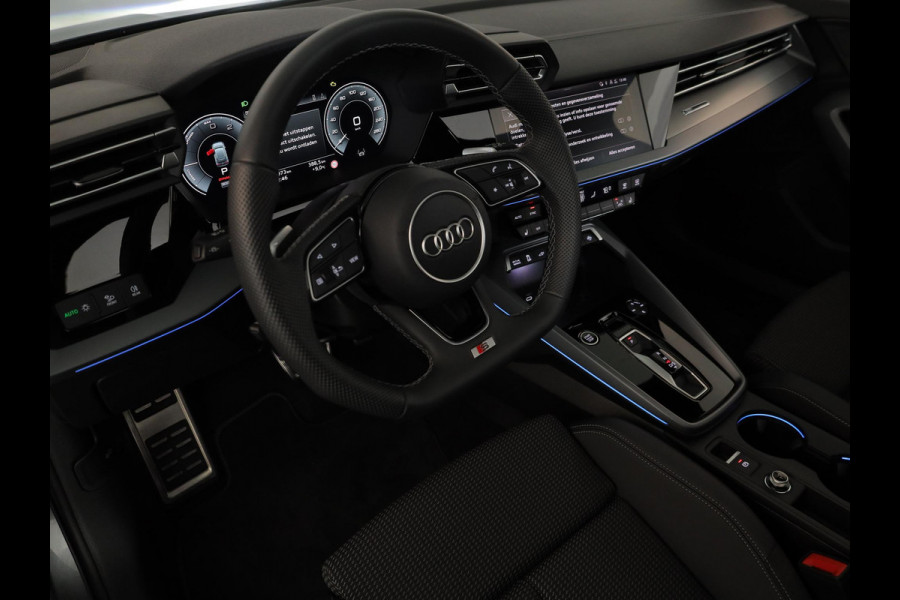 Audi A3 Sportback 45 TFSI e S edition Competition 272 pk S-tronic | Verlengde garantie | Navigatie | Panoramadak | Parkeersensoren (Park assist) | Achteruitrijcamera | S-Line |