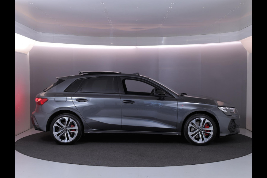 Audi A3 Sportback 45 TFSI e S edition Competition 272 pk S-tronic | Verlengde garantie | Navigatie | Panoramadak | Parkeersensoren (Park assist) | Achteruitrijcamera | S-Line |