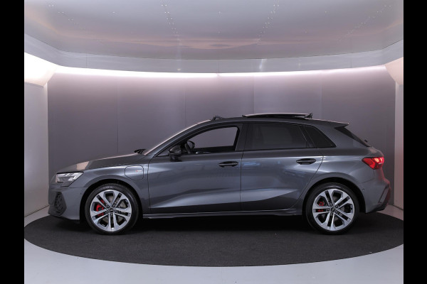 Audi A3 Sportback 45 TFSI e S edition Competition 272 pk S-tronic | Verlengde garantie | Navigatie | Panoramadak | Parkeersensoren (Park assist) | Achteruitrijcamera | S-Line |