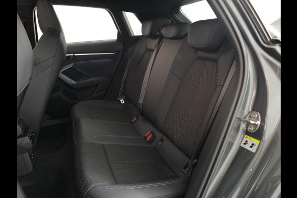 Audi A3 Sportback 45 TFSI e S edition Competition 272 pk S-tronic | Verlengde garantie | Navigatie | Panoramadak | Parkeersensoren (Park assist) | Achteruitrijcamera | S-Line |