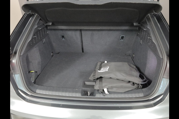 Audi A3 Sportback 45 TFSI e S edition Competition 272 pk S-tronic | Verlengde garantie | Navigatie | Panoramadak | Parkeersensoren (Park assist) | Achteruitrijcamera | S-Line |
