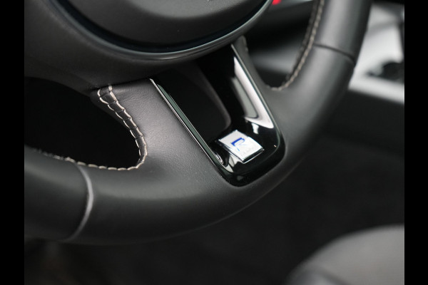 Volvo XC60 Recharge T8 AWD R-Design PHEV 391pk Dealer O.H. | Panodak | Luchtvering | Head Up | Camera | Harman & Kardon | Sportstoelen Memory & Verwarmd | 21"L.M | Apple Carplay | Keyless | Blis | Virtual | Navigatie | DAB | Plug In Hybrid