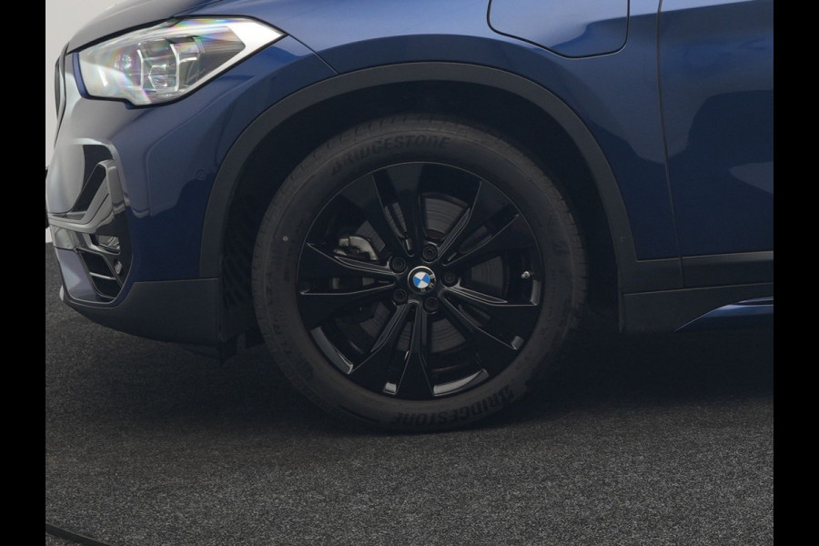 BMW X1 xDrive25e Sportline PHEV 221pk Dealer O.H. | Trekhaak Afn. | Adaptive Cruise | Camera | Sportstoelen Verwarmd | Sfeerverlichting | Keyless | LED Koplampen | Navigatie | DAB | Plug In Hybrid