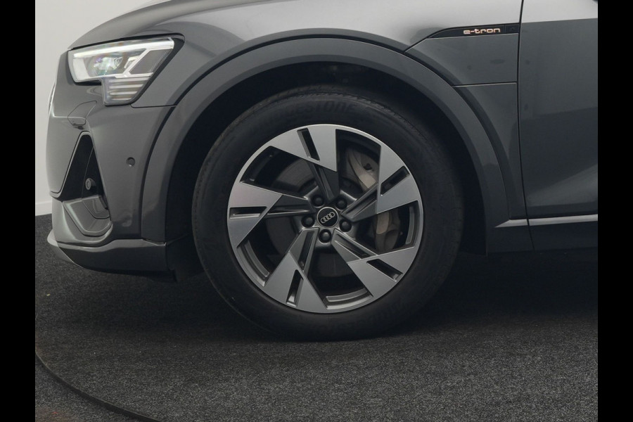 Audi e-tron 50 Quattro 2x S Line 313pk 71 kWh Dealer O.H INCL BTW | Luchtvering | Panodak | Head Up | Adaptive Cruise | Sfeerverlichting | Lederen Sportstoelen Verwarmd | Keyless | Navigatie | 20"L.M | DAB | Virtual |