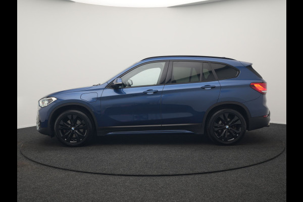 BMW X1 xDrive25e Sportline PHEV 221pk Dealer O.H. | Trekhaak Afn. | Camera | Adaptive LED | Hifi Sound | Sportstoelen Verwarmd | Sfeerverlichting | Apple Carplay | Navigatie | DAB | Cruise Control | Plug In Hybrid |