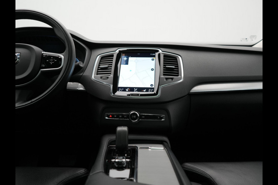 Volvo XC90 T8 Recharge AWD Inscription 7 Persoons PHEV 394pk | Panodak | Adaptive Cruise | Camera | Lederen Sportstoelen Memory & Verwarmd | Stuur Verwarmd | Keyless | Blis | Apple Carplay | Navigatie | DAB | Plug In Hybrid |