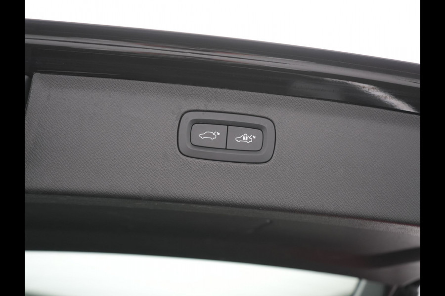 Volvo XC90 T8 Recharge AWD Inscription 7 Persoons PHEV 394pk | Panodak | Adaptive Cruise | Camera | Lederen Sportstoelen Memory & Verwarmd | Stuur Verwarmd | Keyless | Blis | Apple Carplay | Navigatie | DAB | Plug In Hybrid |
