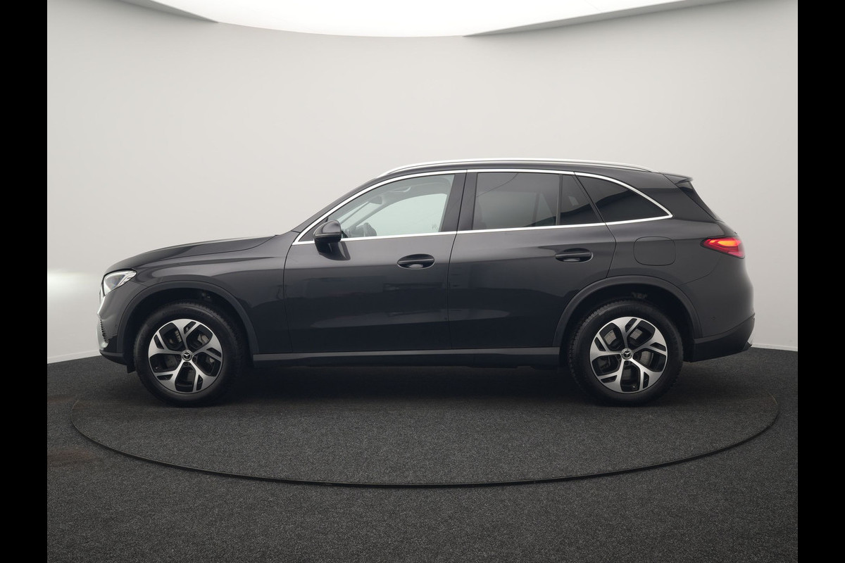 Mercedes-Benz GLC 300e 4MATIC Luxury Line 313pk Dealer O.H. | Trekhaak Af Fabriek | Adaptive Cruise | Camera | Lederen Sportstoelen Memory & Verwarmd | Sfeerverlichting | Blis | Stuur Verwarmd | Navigatie | DAB | Plug In Hybrid |