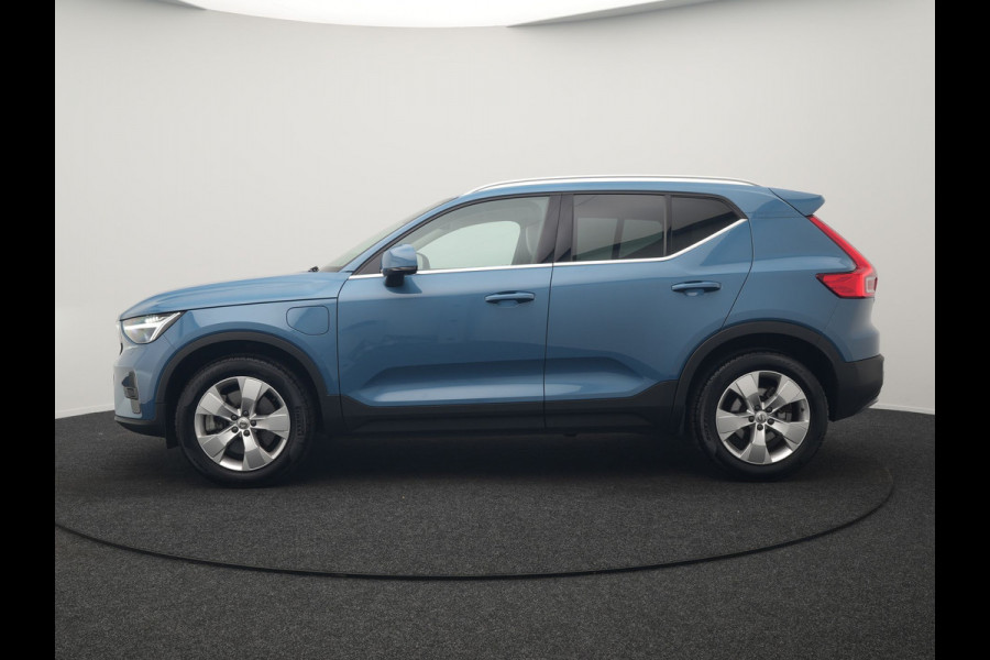 Volvo XC40 T5 Plus Bright PHEV 262pk Dealer O.H | Trekhaak Af Fabriek | Camera | Adaptive Cruise | Harman & Kardon | Lederen Sportstoelen Memory & Verwarmd | Keyless | Blis | Stuur Verwarmd | Navigatie | Virtual | 18"L.M | DAB |