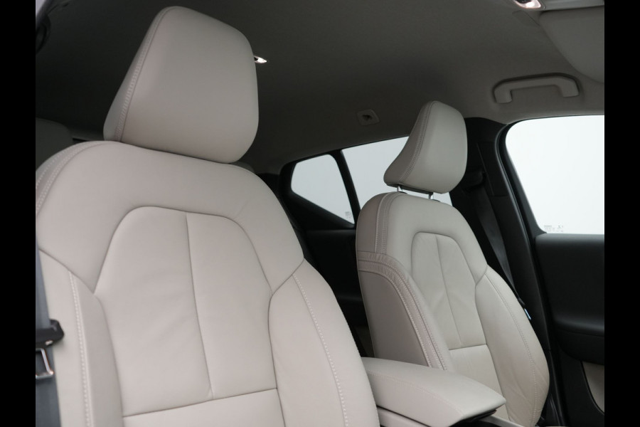 Volvo XC40 T5 Plus Bright PHEV 262pk Dealer O.H | Trekhaak Af Fabriek | Camera | Adaptive Cruise | Harman & Kardon | Lederen Sportstoelen Memory & Verwarmd | Keyless | Blis | Stuur Verwarmd | Navigatie | Virtual | 18"L.M | DAB |
