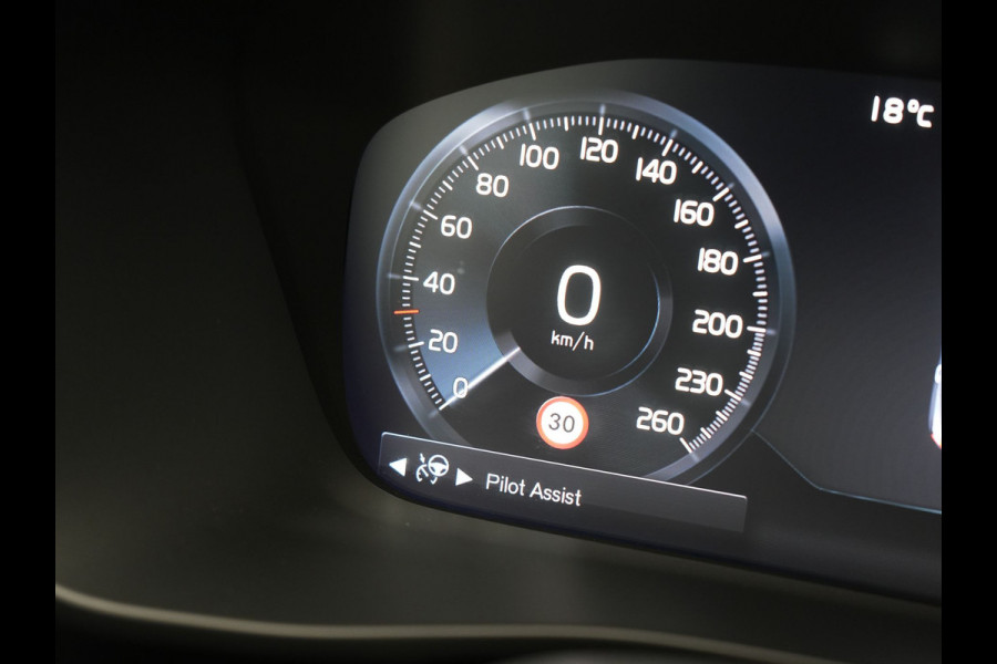 Volvo XC40 T5 Plus Bright PHEV 262pk Dealer O.H | Trekhaak Af Fabriek | Camera | Adaptive Cruise | Harman & Kardon | Lederen Sportstoelen Memory & Verwarmd | Keyless | Blis | Stuur Verwarmd | Navigatie | Virtual | 18"L.M | DAB |