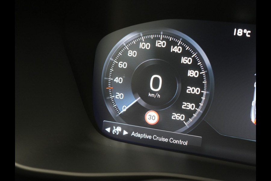 Volvo XC40 T5 Plus Bright PHEV 262pk Dealer O.H | Trekhaak Af Fabriek | Camera | Adaptive Cruise | Harman & Kardon | Lederen Sportstoelen Memory & Verwarmd | Keyless | Blis | Stuur Verwarmd | Navigatie | Virtual | 18"L.M | DAB |