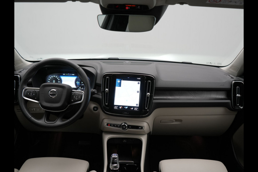 Volvo XC40 T5 Plus Bright PHEV 262pk Dealer O.H | Trekhaak Af Fabriek | Camera | Adaptive Cruise | Harman & Kardon | Lederen Sportstoelen Memory & Verwarmd | Keyless | Blis | Stuur Verwarmd | Navigatie | Virtual | 18"L.M | DAB |