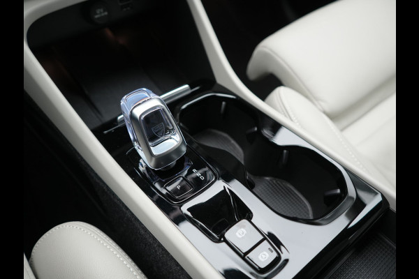 Volvo XC40 T5 Plus Bright PHEV 262pk Dealer O.H | Trekhaak Af Fabriek | Camera | Adaptive Cruise | Harman & Kardon | Lederen Sportstoelen Memory & Verwarmd | Keyless | Blis | Stuur Verwarmd | Navigatie | Virtual | 18"L.M | DAB |
