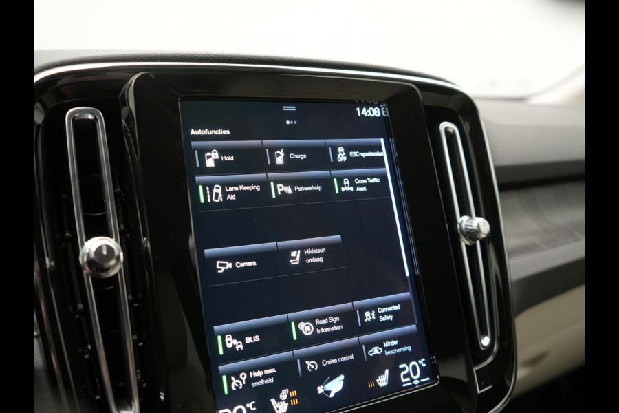 Volvo XC40 T5 Plus Bright PHEV 262pk Dealer O.H | Trekhaak Af Fabriek | Camera | Adaptive Cruise | Harman & Kardon | Lederen Sportstoelen Memory & Verwarmd | Keyless | Blis | Stuur Verwarmd | Navigatie | Virtual | 18"L.M | DAB |