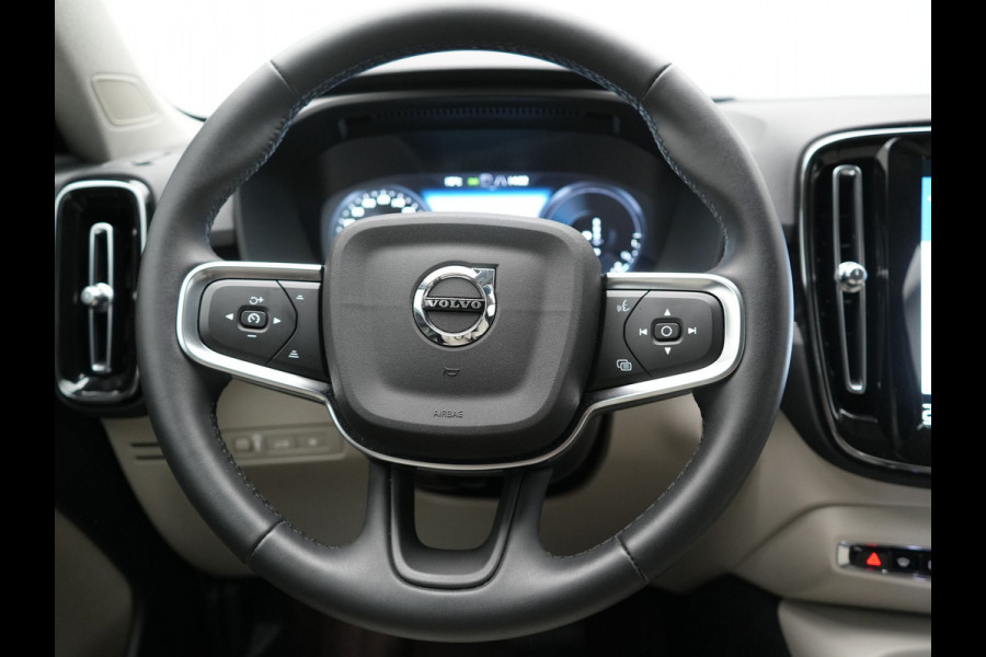 Volvo XC40 T5 Plus Bright PHEV 262pk Dealer O.H | Trekhaak Af Fabriek | Camera | Adaptive Cruise | Harman & Kardon | Lederen Sportstoelen Memory & Verwarmd | Keyless | Blis | Stuur Verwarmd | Navigatie | Virtual | 18"L.M | DAB |