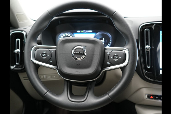 Volvo XC40 T5 Plus Bright PHEV 262pk Dealer O.H | Trekhaak Af Fabriek | Camera | Adaptive Cruise | Harman & Kardon | Lederen Sportstoelen Memory & Verwarmd | Keyless | Blis | Stuur Verwarmd | Navigatie | Virtual | 18"L.M | DAB |
