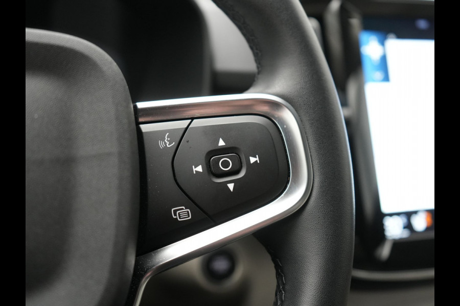 Volvo XC40 T5 Plus Bright PHEV 262pk Dealer O.H | Trekhaak Af Fabriek | Camera | Adaptive Cruise | Harman & Kardon | Lederen Sportstoelen Memory & Verwarmd | Keyless | Blis | Stuur Verwarmd | Navigatie | Virtual | 18"L.M | DAB |